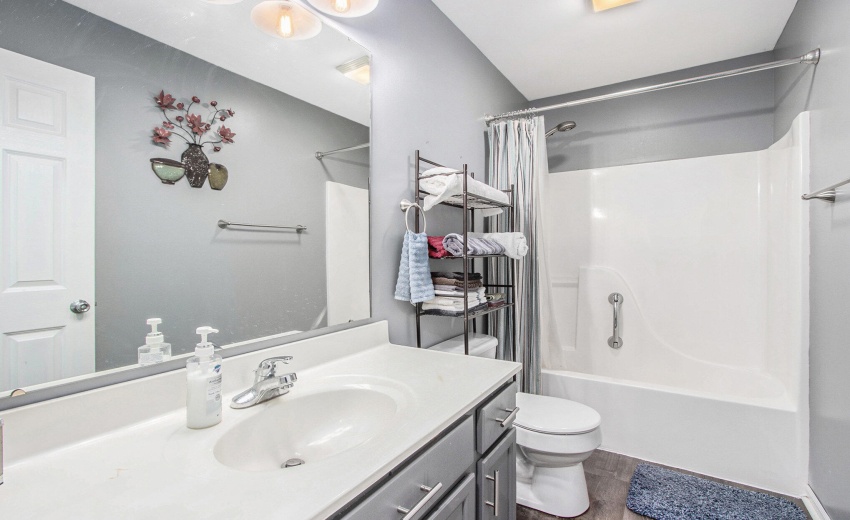 014_251128-682dearbornrd-11_995