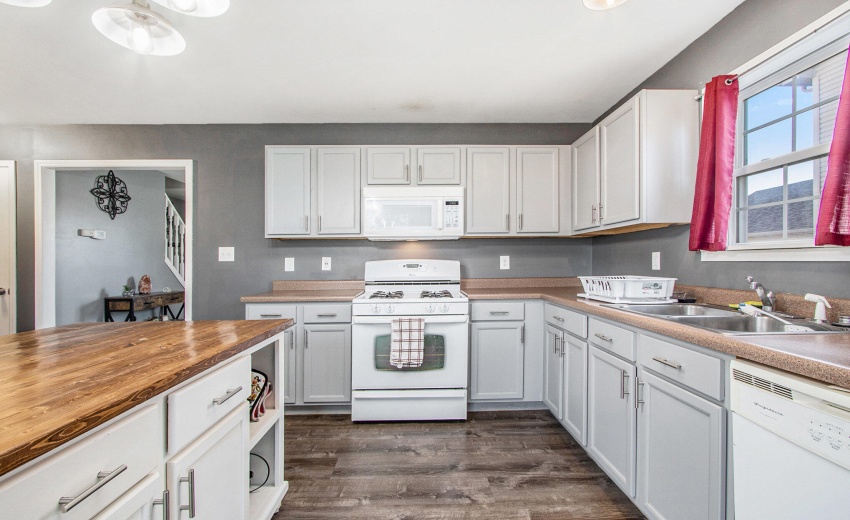 011_251128-682dearbornrd-08_916