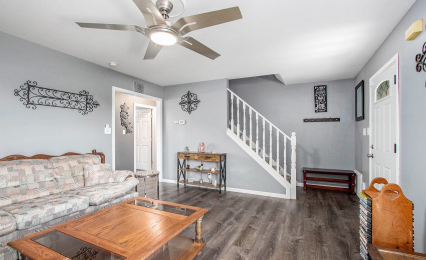 008_251128-682dearbornrd-22_836