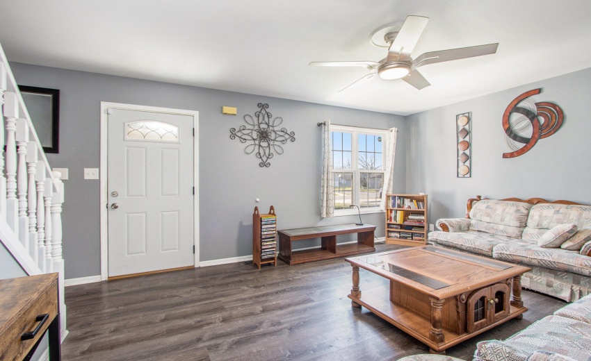 006_251128-682dearbornrd-04_738