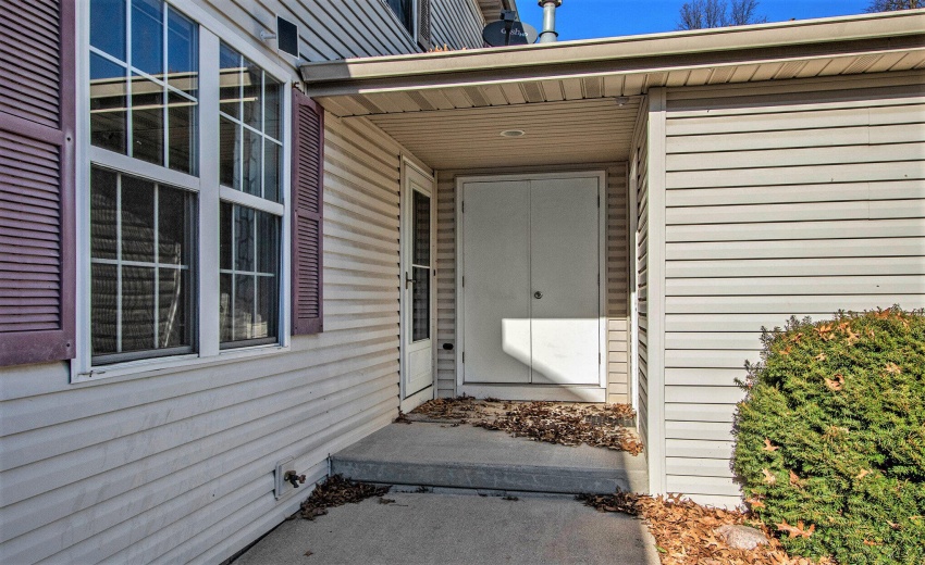 004_251128-682dearbornrd-23_45