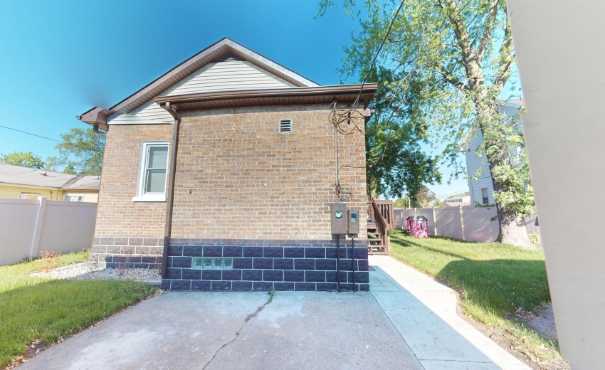 6832-Waveland-Ave-05302025_095817