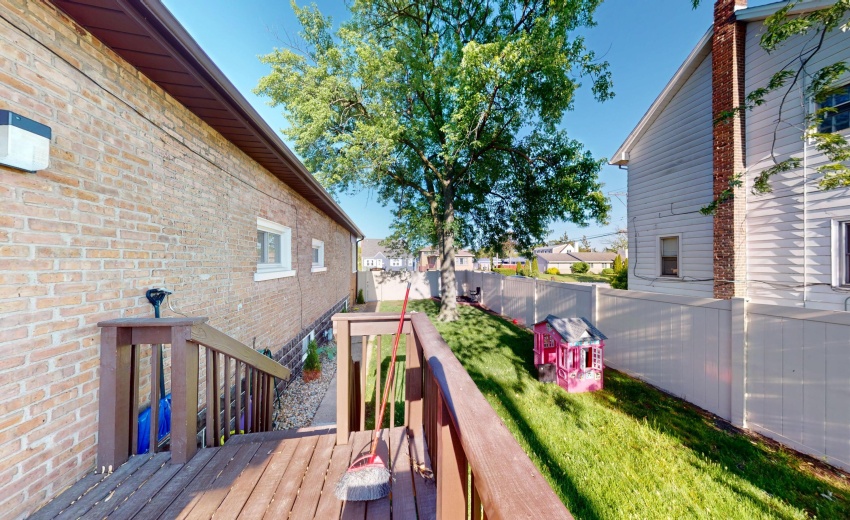 6832-Waveland-Ave-05302025_100030