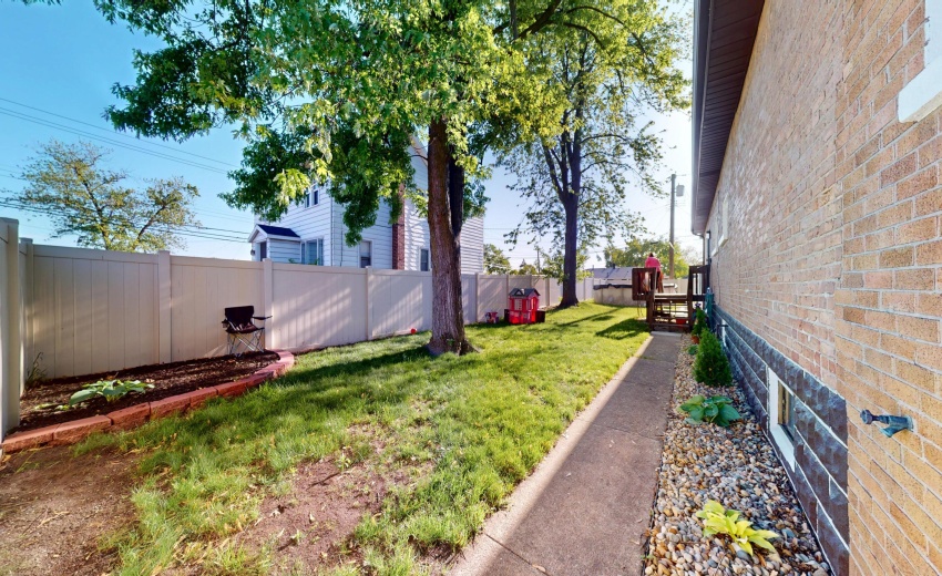 6832-Waveland-Ave-05302025_100151