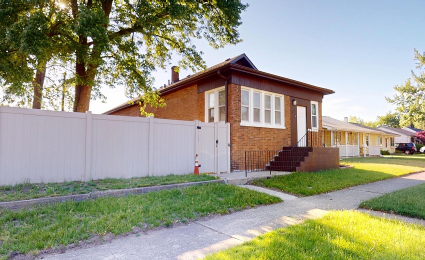 6832-Waveland-Ave-05302025_100411