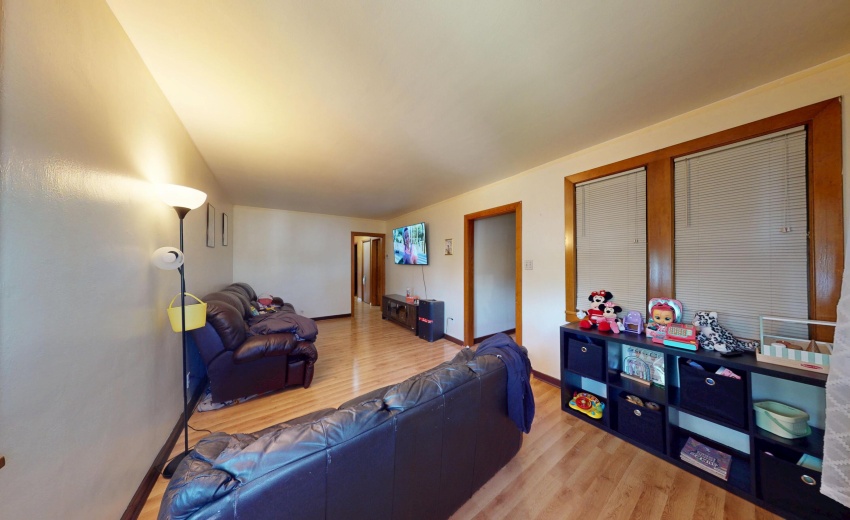 6832-Waveland-Ave-05302025_093403