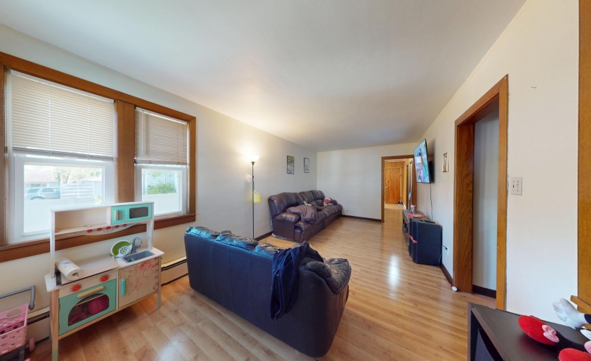 6832-Waveland-Ave-05302025_093500