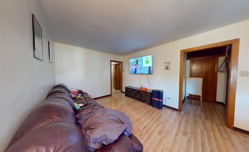 6832-Waveland-Ave-05302025_093528