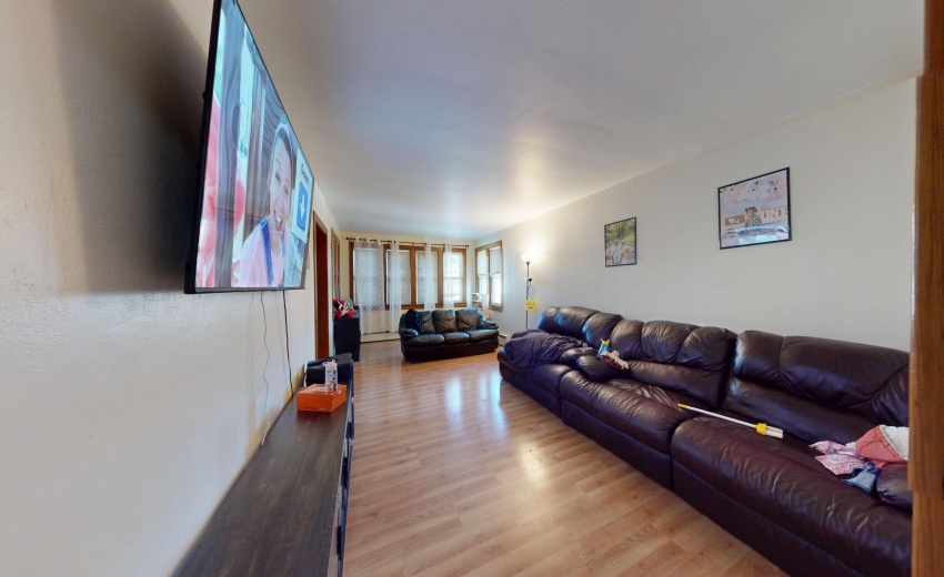 6832-Waveland-Ave-05302025_093545