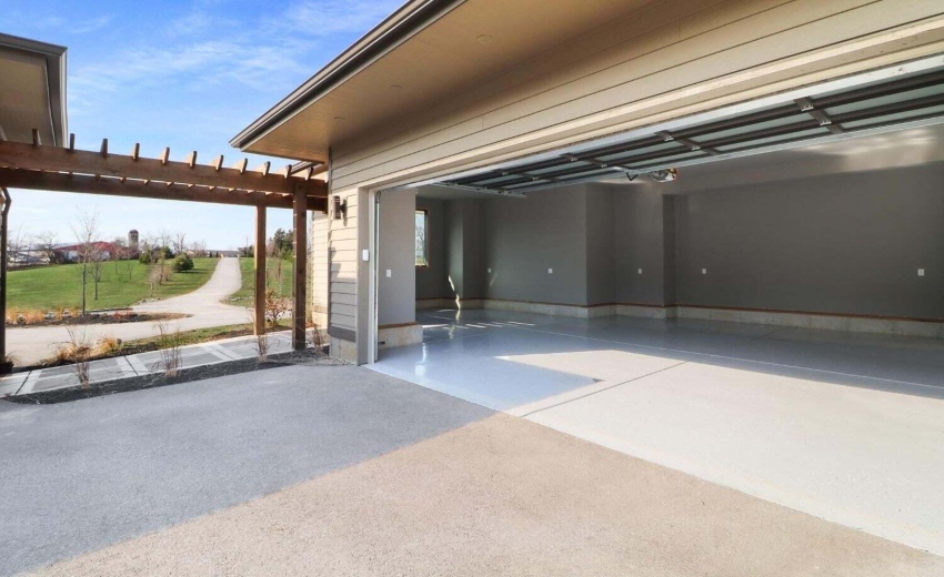 Extra detached garage