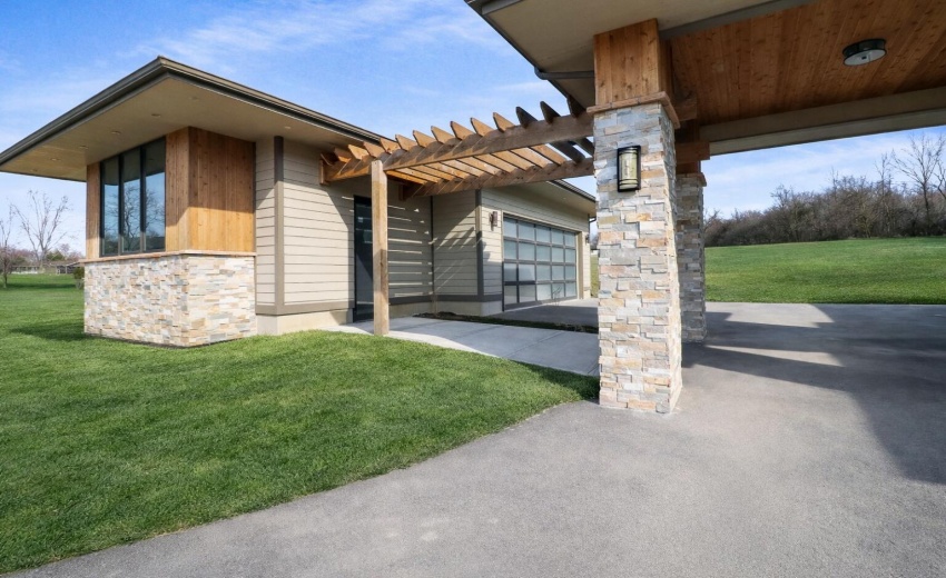 Extra detached garage