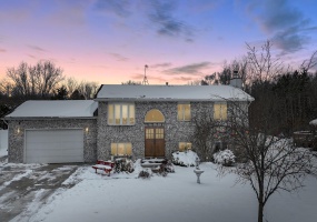 9272 Vigo Street, Crown Point, Indiana, 4 Bedrooms Bedrooms, 8 Rooms Rooms,3 BathroomsBathrooms,Residential,For Sale,Vigo,NRA831611