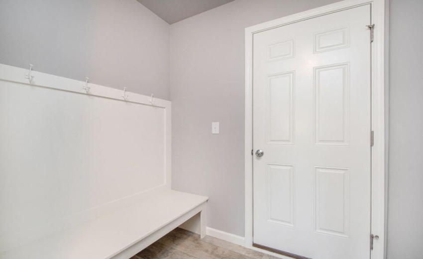 25-STG135-i2280-Mudroom