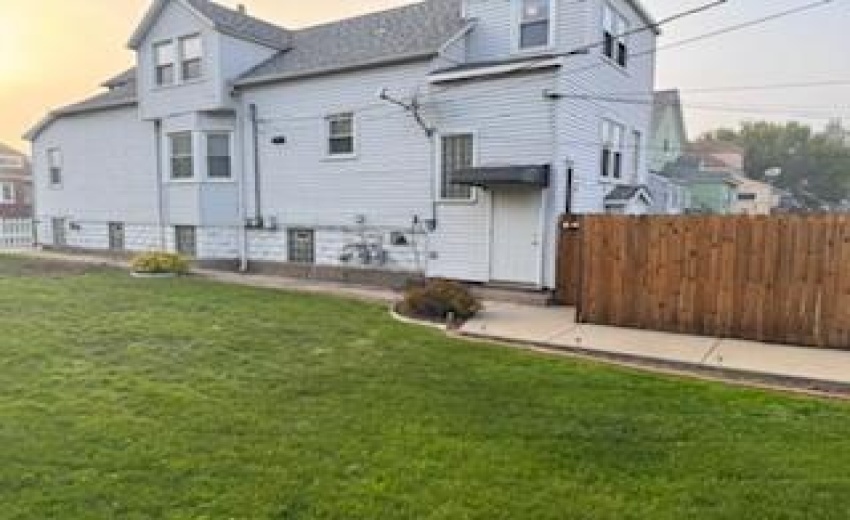Large Side Yard