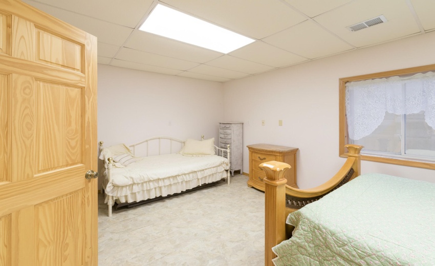 Basement Bedroom W Egress