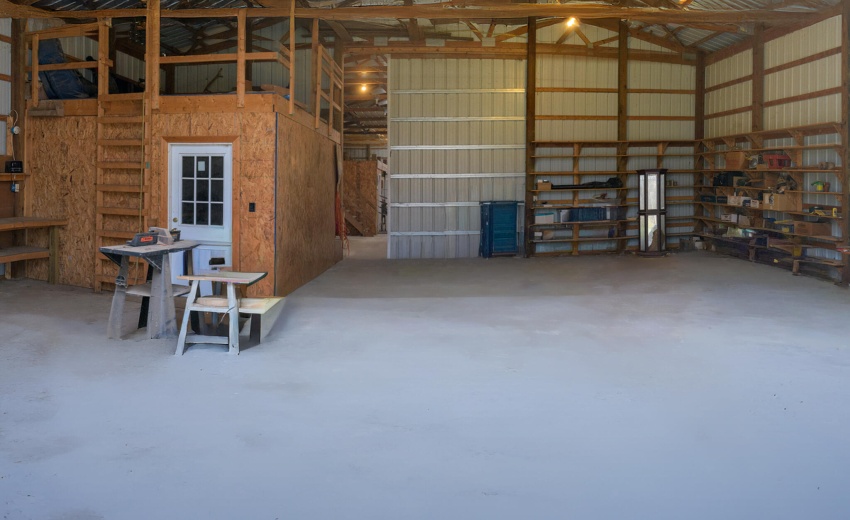 Stable-Barn Garage-Workshop