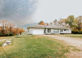 54850 County Line Road, New Carlisle, Indiana, 3 Bedrooms Bedrooms, 9 Rooms Rooms,2 BathroomsBathrooms,Residential,For Sale,County Line,NRA830497