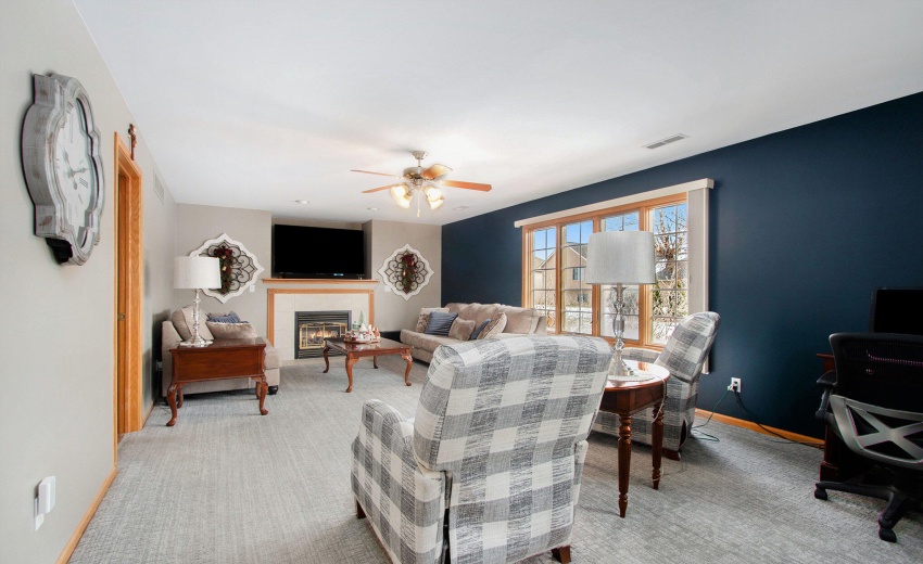 010_251215-10399pikest-18_751