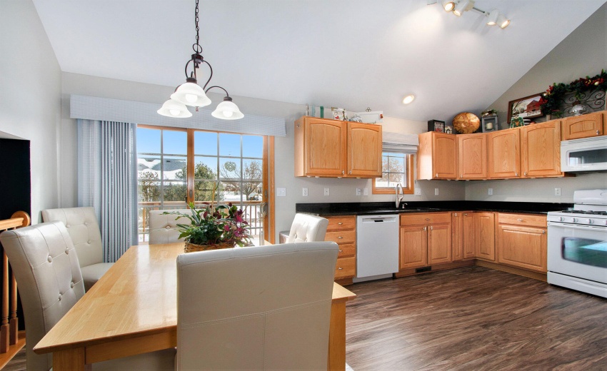 006_251215-10399pikest-09_914