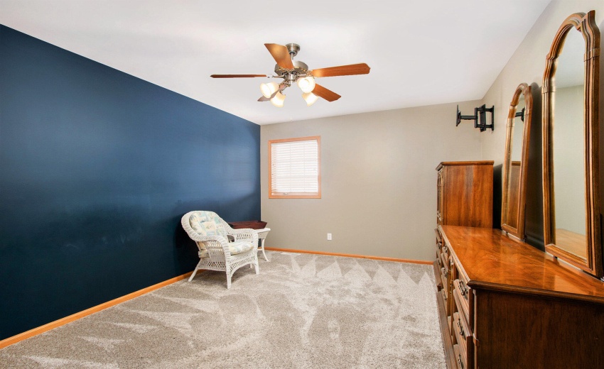 019_251215-10399pikest-39_323