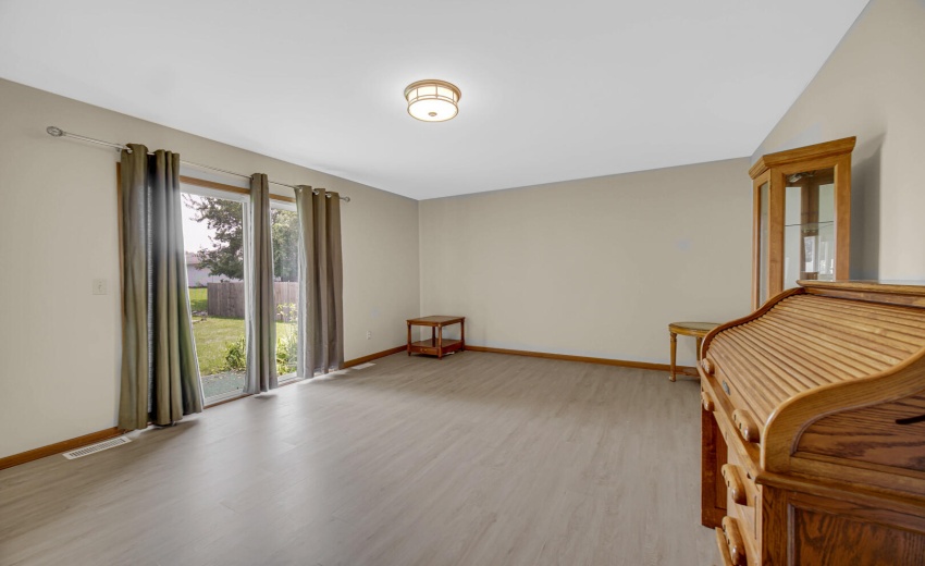 5E68F30C-3C67-46CE-B77F-11FF10250BE0