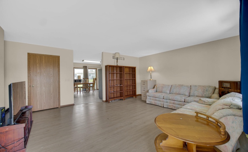 BE1FB600-62C9-4D6D-863D-B9D27FEB9816