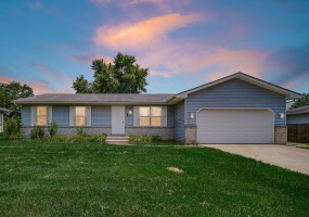 342 Woodbridge Drive, Lowell, Indiana, 3 Bedrooms Bedrooms, 7 Rooms Rooms,2 BathroomsBathrooms,Residential,For Sale,Woodbridge,NRA825407