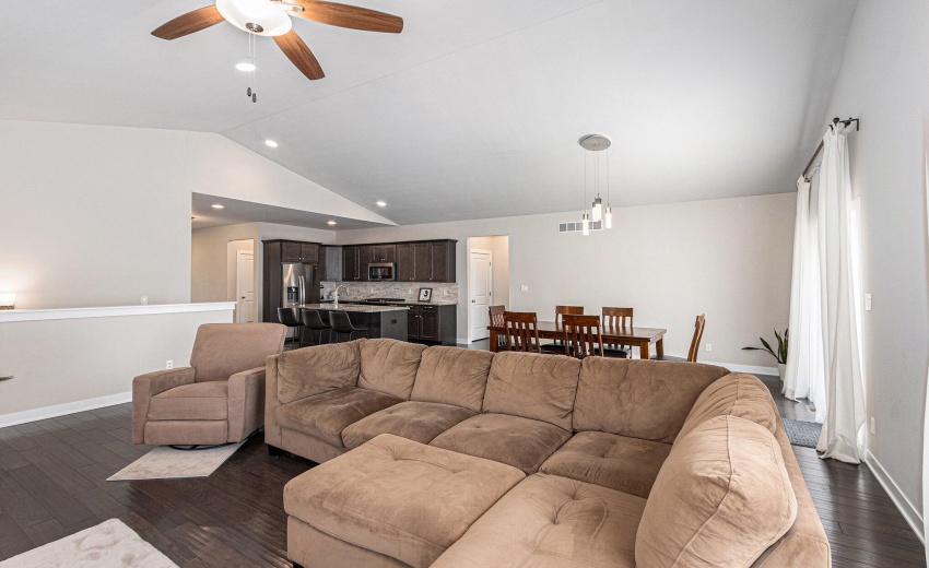 008_250714-15026drummondst-21_554