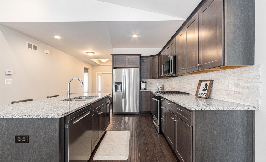 013_250714-15026drummondst-10_796