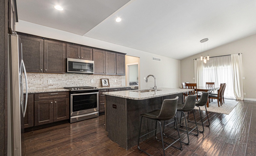 012_250714-15026drummondst-09_989