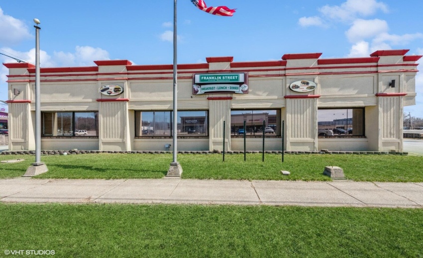 02_3940FranklinSt_2006_Large