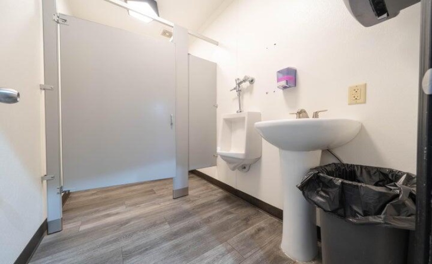 5004 Broadway Bath 2