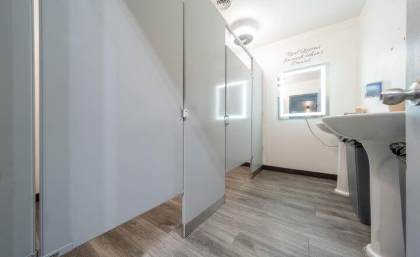 5004 Broadway Bath 1