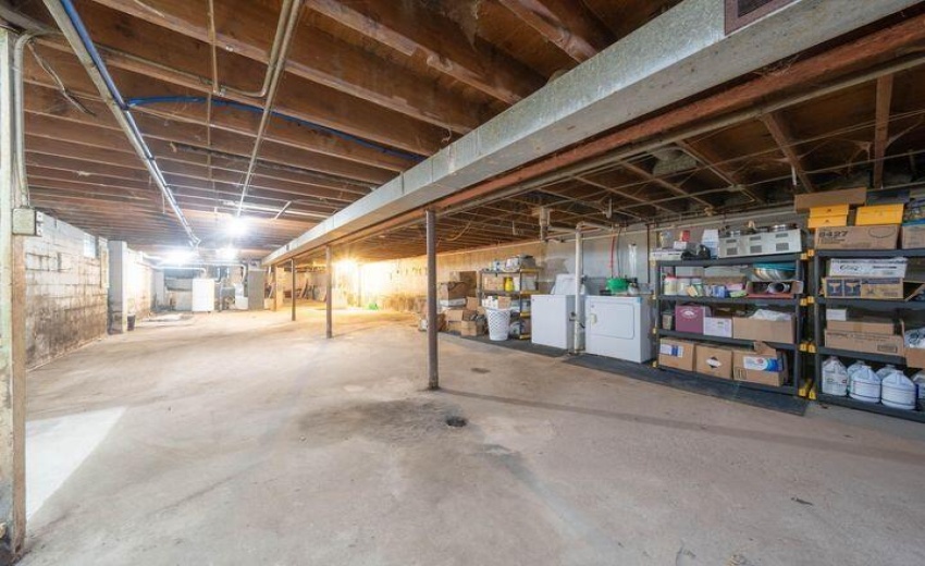 5004 Broadway Basement