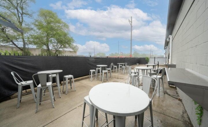 5004 Broadway Patio 2