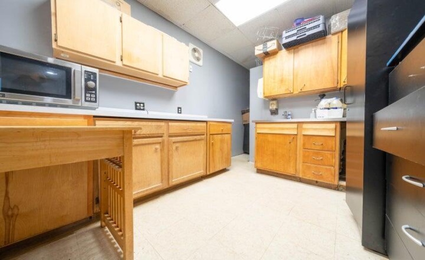 5010 Broadway Kitchen
