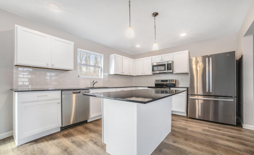 3-TBR028-i1880-Kitchen1