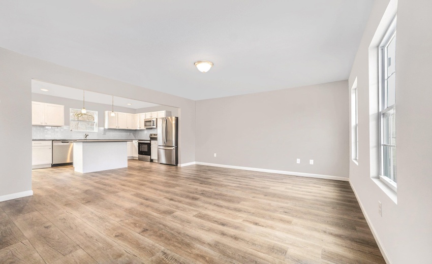 2-TBR028-i1880-Great Room2