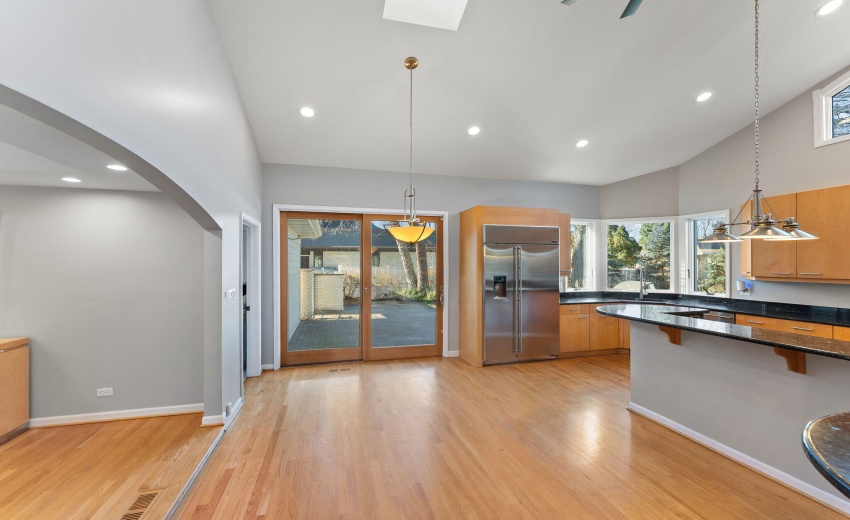 74-web-or-mls-Remove kitchen table -2