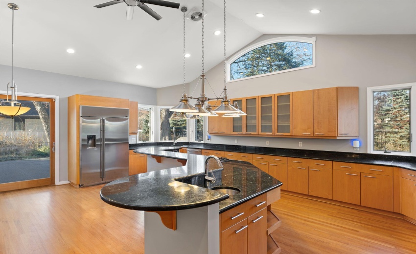 75-web-or-mls-Remove kitchen table -3