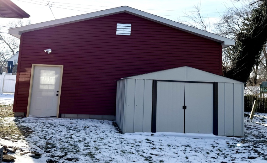 There's a shed, too.