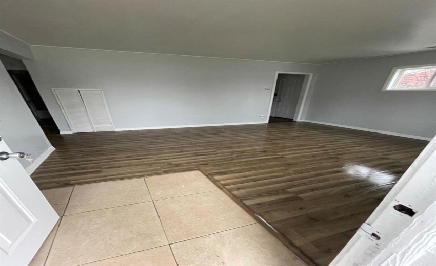 1832 Central Living Room Pic 2