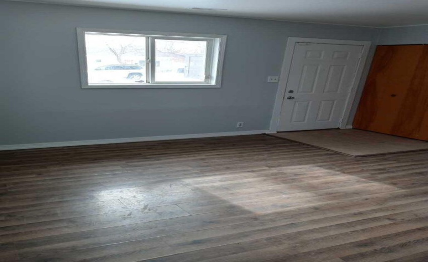 1832 Central Living Room Pic