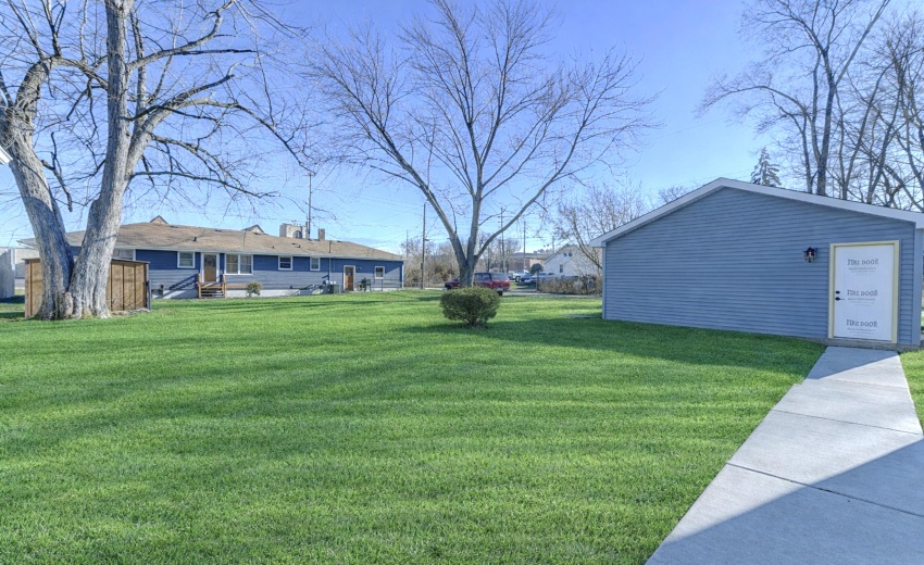 11 Back Patio W Grass