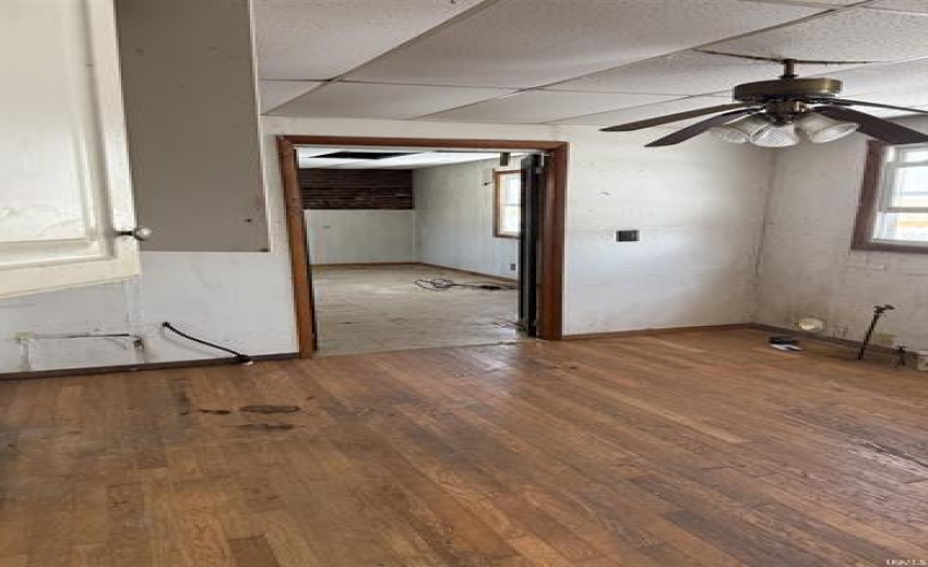 Kitchen/ Eat-In Area