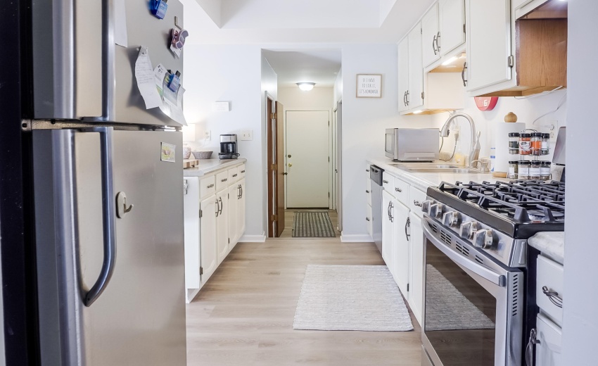 Kitchen (Stainless Steel Appliances)