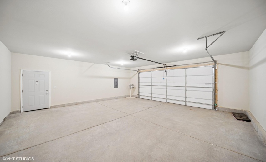 22_9102WValleyCt_2015_MRED_2000x1333