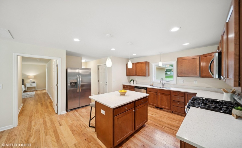 14_9102WValleyCt_2010_MRED_2000x1333