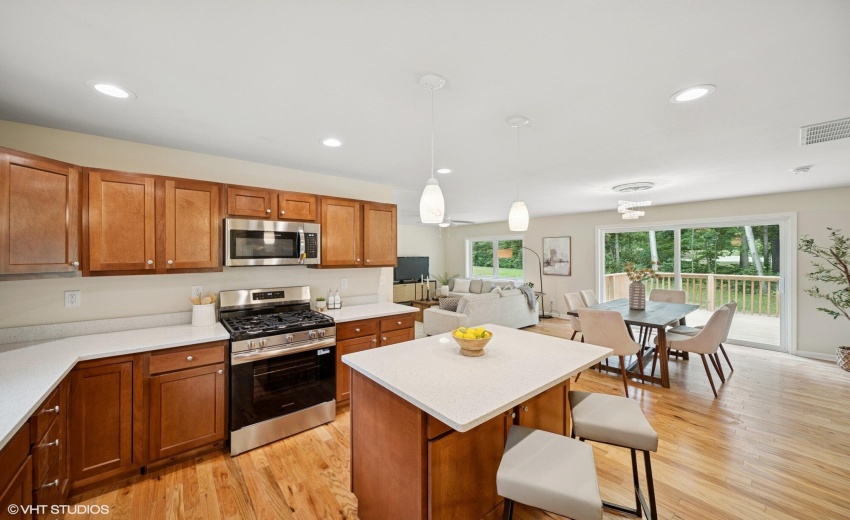 13_9102WValleyCt_2008_MRED_2000x1333