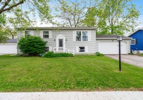 1710 Peachtree Drive, Valparaiso, Indiana, 5 Bedrooms Bedrooms, 9 Rooms Rooms,3 BathroomsBathrooms,Residential,For Sale,Peachtree,NRA827008